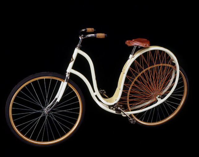 The Cygnet Cycle, ca. 1898<br>
Stoddard Manufacturing Co.<br>
Dayton, Ohio<br>
United States<p>

The Cygnet's curved frame was designed to absorb all shocks; a beautiful and rare feature was its celluloid fender.