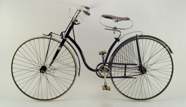 Worth Spring-Frame Safety, ca. 1890<br>
The Chicago Bicycle Co.<br>
United States<p>

This ladies' model with solid tires was noted for its elaborate spring suspension system, whereby a total of six springs separated the wheels from the frame.